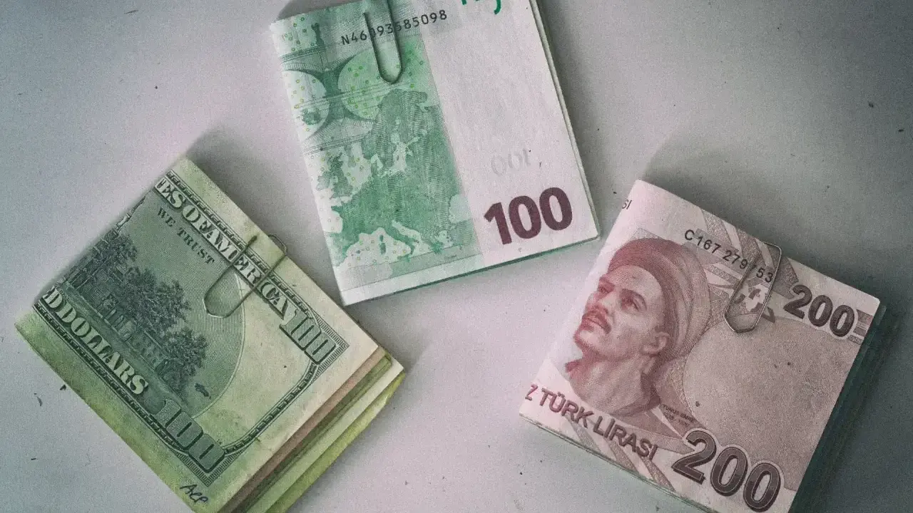 Dolar, euro i liry tureckie. Dyskusja na forum: jaką walutę zabrać do Turcji?