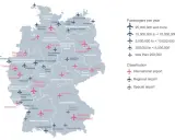 Mapa lotnisk w Niemczech: międzynarodowe (różowe), regionalne (niebieskie) i specjalne (szare).