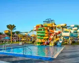 Kolorowy aquapark z mnóstwem zjeżdżalni i basenem. Idealne miejsce na wakacje, jak sugerują hawaii paradise aqua park resort opinie.