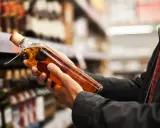 Ile alkoholu przewieziesz w UE? Limity na użytek własny bez kar