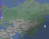 Trasa lotu z Polski do Japonii. Zastanawiasz się, ile się leci do Japonii? Ta mapa pokazuje podróż przez Europę i Azję.