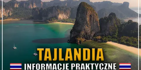 Widok z lotu ptaka na tropikalną zatokę w Tajlandii z wapiennymi klifami, plażą i łodziami.