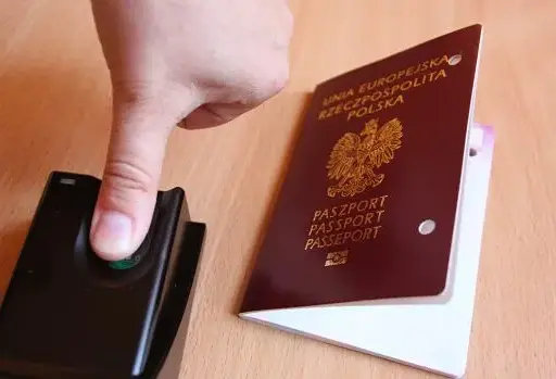 Kiedy zapłacić za paszport? Opłaty, zniżki i dowód wpłaty