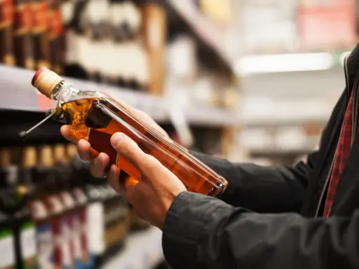 Ile alkoholu przewieziesz w UE? Limity na użytek własny bez kar