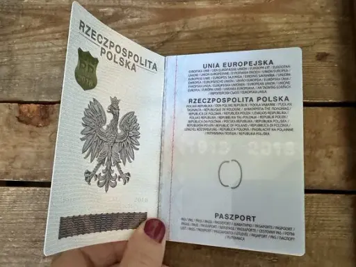 Paszport dla emeryta: 70 zł czy 0 zł? Sprawdź, ile kosztuje!