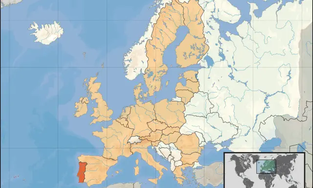 Mapa Europy z zaznaczoną na czerwono Portugalią.