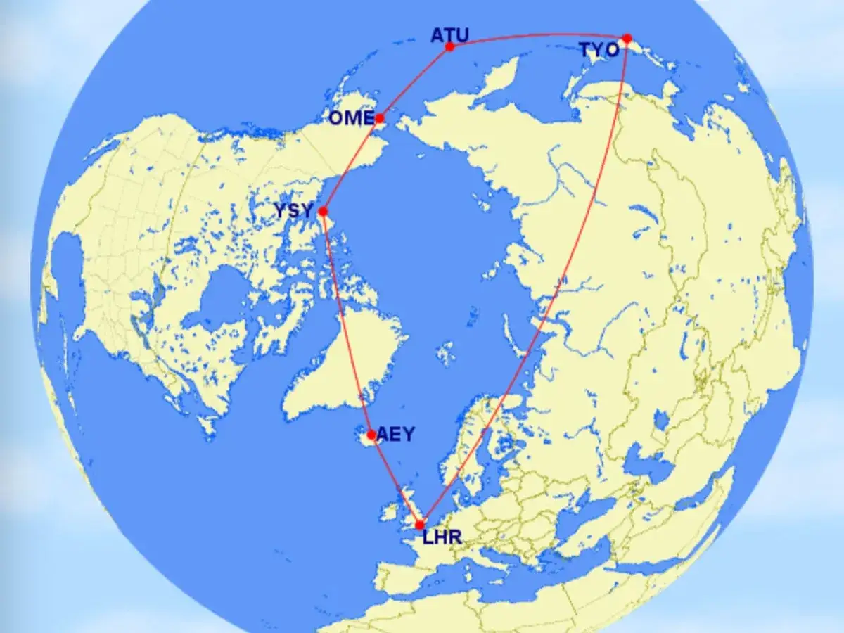 Trasa lotu przez Arktykę z LHR do TYO. Zastanawiasz się, ile się leci do Japonii? Ta mapa pokazuje trasę przez Kanadę i Alaskę.