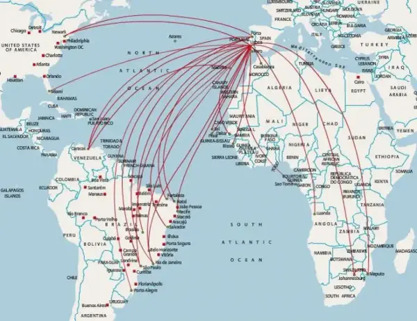 Mapa pokazuje trasy lotów z USA i Afryki do Portugalii. Zastanawiasz się, ile się leci do Portugalii?